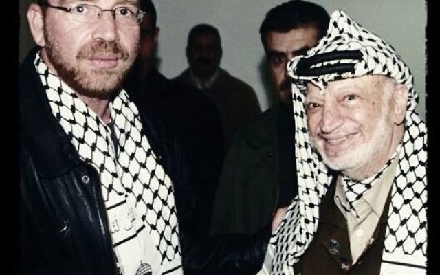 Omar Shalabi et Yasser Arafat (Crédit : Facebook) Omar Shalabi et Yasser Arafat (Crédit : Facebook)