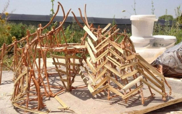 Le modèle du Temple 1, une spirale d'énergie et de feu qui va attirer Midburners pendant le festival de cinq jours (Crédit : Jessica Steinberg / Times of Israël)