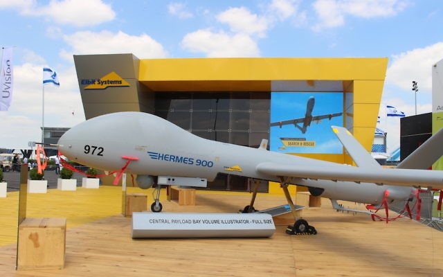 Le drone Hermes 900 de Elbit Systems Ltd (Crédit : Glenn Cloarec/Times of Israël)