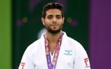 Le judoka israélien Sagi Muki, sa médaille d'or au cou, aux Jeux Européens de Bakou, en Azerbaïdjan, le 27 juin 2015. (Crédit : Amit Shissel/comité olympique israélien)