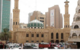 Les forces de sécurité et les personnels médicaux devant la mosquée chiite Al-Imam al-Sadeq à Kuwait City, le 26 juin 2015 (Capture d'écran AFP)