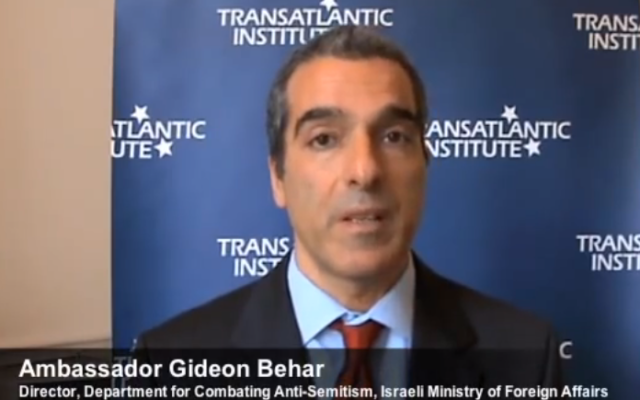 Gideon Behar, diplomate israélien responsable de la lutte contre l’antisémitisme au ministère des Affaires étrangères. (Crédit : capture d'écran YouTube)