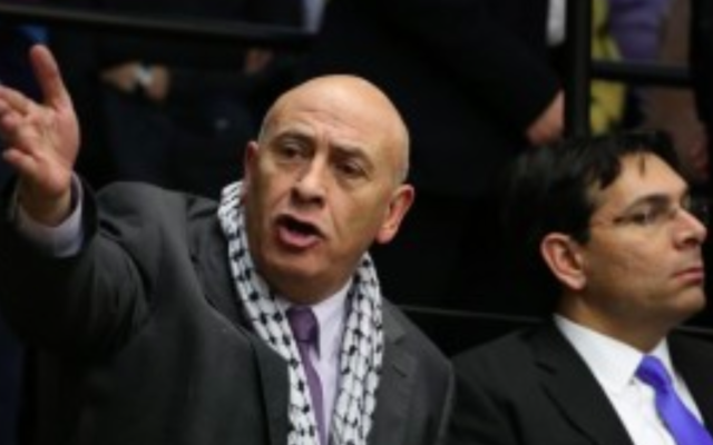 Le député arabe israélien Basel Ghattas (à gauche), du parti Balad, intégré dans la Liste arabe unie, à la Knesset , le 12 février 2015. (Crédit: Hadas Parush/Flash90) Le député arabe israélien Basel Ghattas (à gauche), du parti Balad, intégré dans la Liste arabe unie, à la Knesset , le 12 février 2015. (Crédit: Hadas Parush/Flash90)