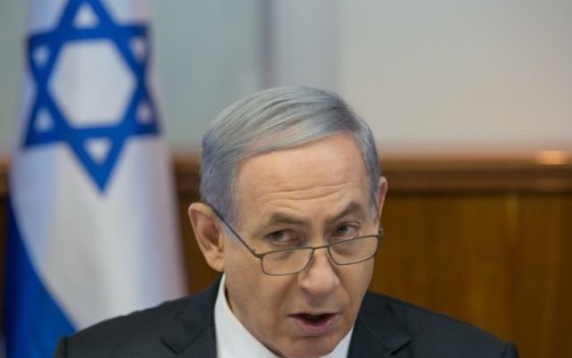 Benjamin Netanyahu lors de la réunion ministérielle du 14 juin 2015 (Crédit : Ohad Zwigenberg/POOL) Benjamin Netanyahu lors de la réunion ministérielle du 14 juin 2015 (Crédit : Ohad Zwigenberg/POOL)