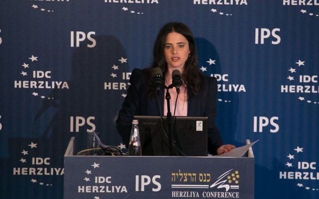 La ministre de la Justice, Ayelet Shaked, à la conférence d'Herzliya, le mardi 9 juin 2015 (Crédit : Erez Harodi / Conférence Herzliya)
