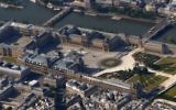 Vue aérienne du Palais du Louvre (Crédit : CC BY-SA 3.0/Wikimedia commons)