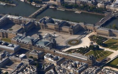 Vue aérienne du Palais du Louvre (Crédit : CC BY-SA 3.0/Wikimedia commons)