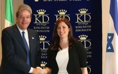 Le ministre italien des Affaires etrangères, Paolo Gentiloni (à gauche), et Tzipi Hotovely, le 30 juin 2015 (compte twitter de @TzipiHotovely)