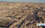 Vue aérienne de la ville de Machhad en Iran où les victimes de l'intoxication étaient en pélerinage (Crédit : Capture d'écran YouTube/PressTV