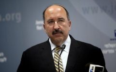 Le directeur général du ministère des Affaires étrangères,  Dore Gold,  à Jérusalem le 1er juin 2015. (Crédit : AFP / Thomas Coex)