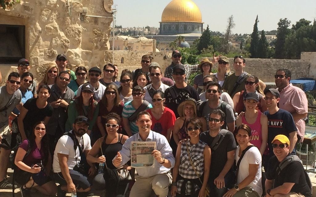 Le groupe Phoenix de Honeymoon Israël rassemblé à Jérusalem, mai 2015. (Courtoisie / Honeymoon Israël / JTA) Le groupe Phoenix de Honeymoon Israël rassemblé à Jérusalem, mai 2015. (Courtoisie / Honeymoon Israël / JTA)
