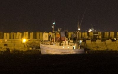 Le Marianne arrivant au port d'Ashdod,  le 29 juin 2015 au soir  (Yonatan Sindel / Flash90)