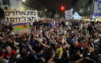 Manifestation pour la justice sociale à Tel-Aviv, à l'été 2011 (Crédit : Gili Yaari / Flash90)