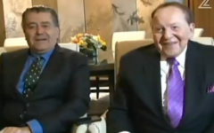 Haim Saban et Sheldon Adelson dans une interview télévisée depuis Las Vegas, le 6 juin 2015. (Capture d'écran de la Deuxième chaîne israélienne)