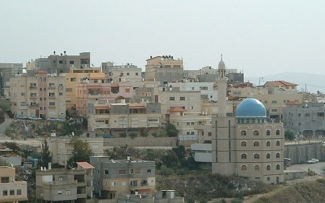 Une ville arabo-israélienne en Basse Galilée (Crédit : Wikimedia Commons / Amit A. - Public Domain) Une ville arabo-israélienne en Basse Galilée (Crédit : Wikimedia Commons / Amit A. - Public Domain)