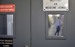 Photo prise le 20 Juillet 2015 et montre l'entrée de l'institut médico-légal de la médecine à Strasbourg, en France, où des restes appartenant à des victimes du professeur d'anatomie nazi Hirt ont été trouvées (Crédit : AFP PHOTO / PATRICK HERTZOG)