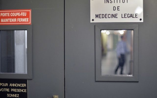 Photo prise le 20 Juillet 2015 et montre l'entrée de l'institut médico-légal de la médecine à Strasbourg, en France, où des restes appartenant à des victimes du professeur d'anatomie nazi Hirt ont été trouvées (Crédit : AFP PHOTO / PATRICK HERTZOG) Photo prise le 20 Juillet 2015 et montre l'entrée de l'institut médico-légal de la médecine à Strasbourg, en France, où des restes appartenant à des victimes du professeur d'anatomie nazi Hirt ont été trouvées (Crédit : AFP PHOTO / PATRICK HERTZOG)