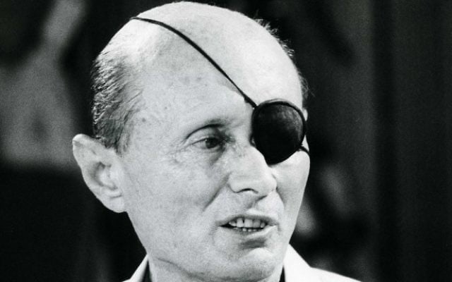 Moshe Dayan en juin 1981 (Crédit : Moshe Shai / Flash90) Moshe Dayan en juin 1981 (Crédit : Moshe Shai / Flash90)