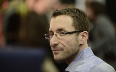 Le député de l'Union sioniste Itzik Shmuli à Tel-Aviv, le 14 décembre 2014. (Crédit : Tomer Neuberg / Flash90)