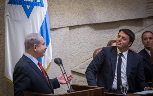 Le Premier ministre Benjamin Netanyahu (à gauche) avec le Premier ministre italien Matteo Renzi à la Knesset, le 22 Juillet 2015. (Crédit : Hadas Parush/Flash90)