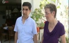 Les parents du lieutenant Hadar Goldin (Capture d'écran Youtube Israel Broadcasting Corporation)