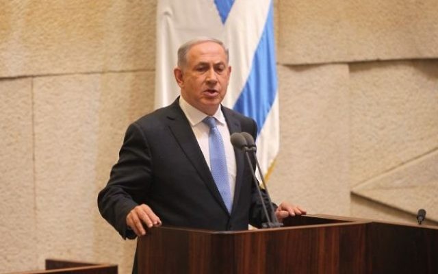 Le Premier ministre Benjamin Netanyahu parle à la Knesset lors de la cérémonie d'assermentations dans le nouveau gouvernement, le 14 mai 2015 (Crédit : porte-parole de la Knesset) Le Premier ministre Benjamin Netanyahu parle à la Knesset lors de la cérémonie d'assermentations dans le nouveau gouvernement, le 14 mai 2015 (Crédit : porte-parole de la Knesset)