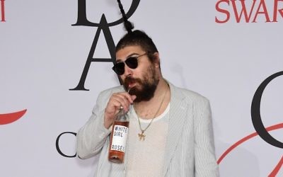 The Fat Jew aux Fashion Awards 2015 à New York. (Crédit : Dimitrios Kambouris/Getty Images)
