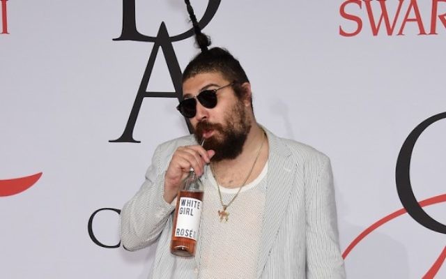 The Fat Jew aux Fashion Awards 2015 à New York. (Crédit : Dimitrios Kambouris/Getty Images)
