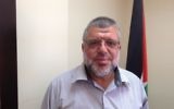 Le dirigeant du Hamas, Hassan Youssef dans son bureau à Ramallah le 30 juillet 2015 (Crédit photo: Elhanan Miller / Times of Israel)