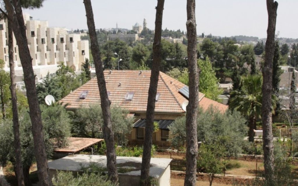 La petite maison au coeur du monastère des Capucins à Jérusalem (Crédit : Shmuel Bar-Am)