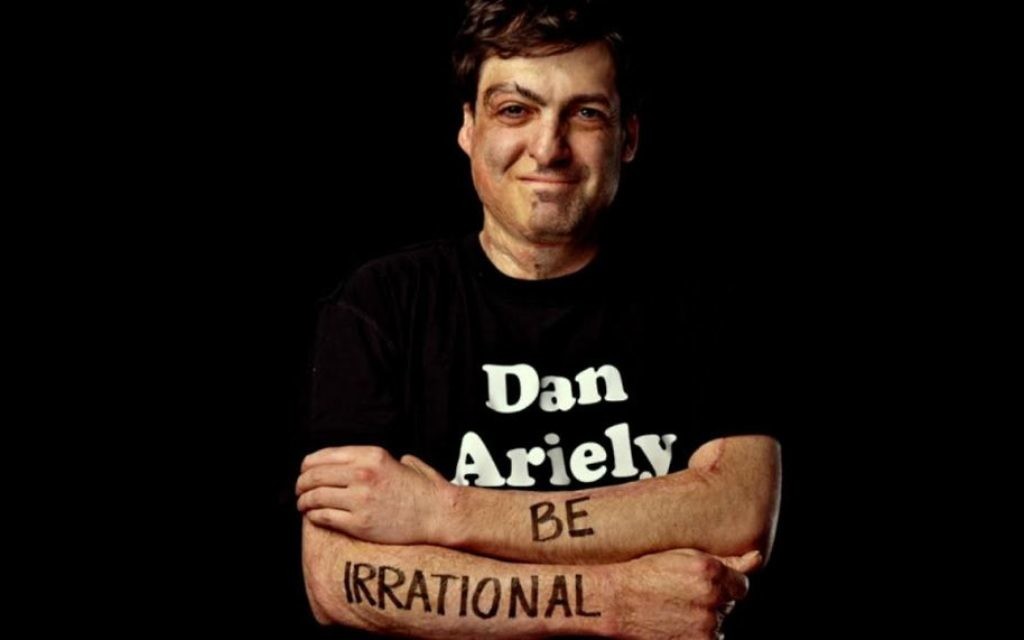 Le professeur de l'université de Duke, Dan Ariely, qui a dirigé le projet sur la malhonnêteté pour prouver scientifiquement que oui, nous mentons tous (Crédit : Autorisation) Le professeur de l'université de Duke, Dan Ariely, qui a dirigé le projet sur la malhonnêteté pour prouver scientifiquement que oui, nous mentons tous (Crédit : Autorisation)