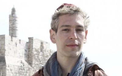 Le rappeur juif américain Matisyahu près de la Vieille Ville de Jérusalem (Crédit : Kobi Gideon / Flash90)