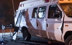 Une ambulance de Tsahal qui a été attaquée par des résidents druzes israéliens dans le Golan alors qu'elle transportait des blessés de guerre syriens pour être soigné en Israël, le 22 juin 2015 (Crédit : Basel Awidat / Flash90)