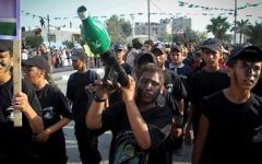 Des jeunes Palestiniens au camp d'été de  Khan Yunis, le 5 août 2015. (Crédit : Abed Rahim Khatib/ Flash90)