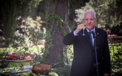 Le président Reuven Rivlin accueille une cérémonie en l'honneur Rosh haShana à la maison présidentielle en compagnie des délégations diplomatiques et des ambassadeurs. August 31, 2015.( Crédit : Hadas Parush/Flash90)