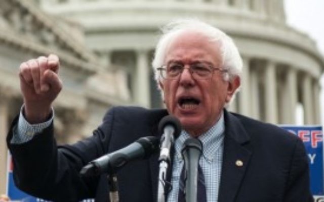 Le sénateur Bernie Sanders d'un rassemblement sur la colline du Capitole en 2013 (Autorisation JTA) Le sénateur Bernie Sanders d'un rassemblement sur la colline du Capitole en 2013 (Autorisation JTA)