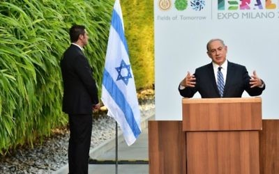 Le Premier ministre Benjamin Netanyahu prononce un discours à l'Exposition Universelle  à Milan le 27 août, 2015. (Crédit photo: Giuseppe Cacace / AFP)