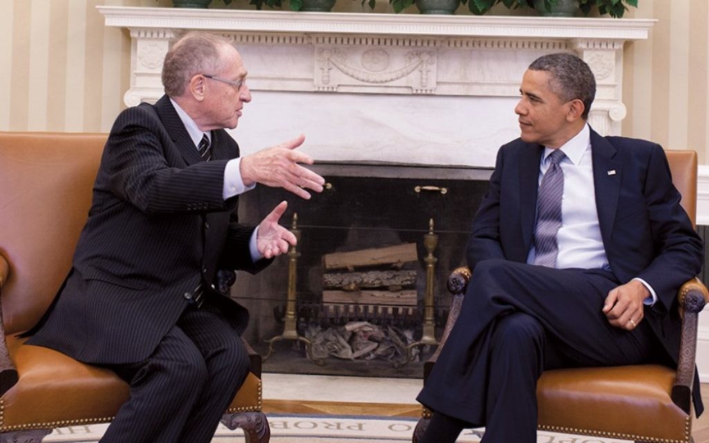 Le Professeur Alan Dershowitz et le président Barack Obama dans le bureau ovale de la Maison-Blanche (Autorisation) Le Professeur Alan Dershowitz et le président Barack Obama dans le bureau ovale de la Maison-Blanche (Autorisation)