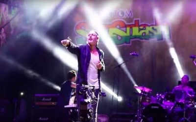 Matisyahu en concert à un festival de reggae espagnol, le 22 août 2015. (Crédit : capture d'écran YouTube via JTA)
