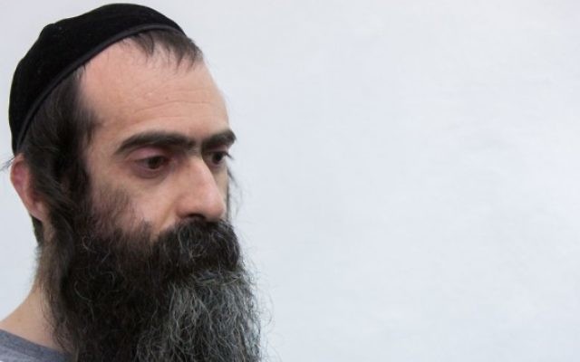 Yishai Schlissel devant le tribunal de Jérusalem, le 5 août 2015. (Crédit : Yonatan Sindel/Flash90)