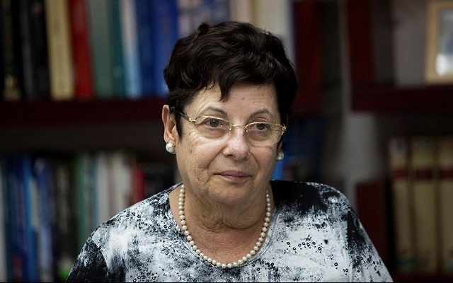 La présidente de la Cour suprême, Miriam Naor; à la première réunion du comité de sélection judiciaire israélien au ministère de la Justice à Jérusalem, le 9 août 2015. (Crédit : Yonatan Sindel/Flash90) La présidente de la Cour suprême, Miriam Naor; à la première réunion du comité de sélection judiciaire israélien au ministère de la Justice à Jérusalem, le 9 août 2015. (Crédit : Yonatan Sindel/Flash90)