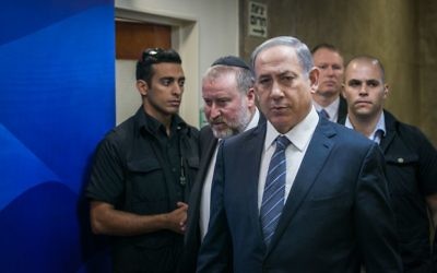 Benjamin Netanyahu à la conférence de son cabinet ministériel à Jérusalem le 6 Septembre 2015. (Photo byOhad Zwigenberg/POOL)