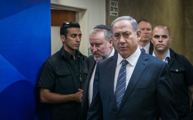 Benjamin Netanyahu à la conférence de son cabinet ministériel à Jérusalem le 6 Septembre 2015. (Photo byOhad Zwigenberg/POOL) Benjamin Netanyahu à la conférence de son cabinet ministériel à Jérusalem le 6 Septembre 2015. (Photo byOhad Zwigenberg/POOL)