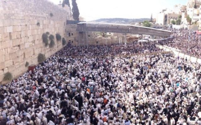Prière des Kohanim au mur Occidental à Jérusalem, le 30 septembre 2015 (Crédit : Flash 90)