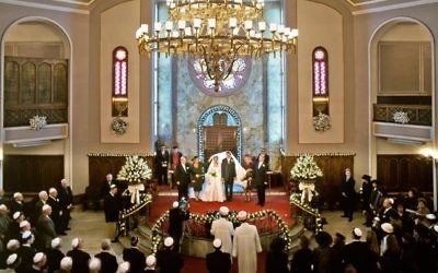 Un mariage juif à la synagogue Neve Shalom à Istanbul, Turquie. (Crédit : Avec l'aimable autorisation de la communauté juive turque )