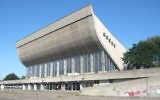 Le Palais des concerts et des sports de Vilnius, un complexe fermé depuis une décennie, pourrait devenir un centre de conférences, en Lituanie. (Crédit : Flickr Commons via JTA)