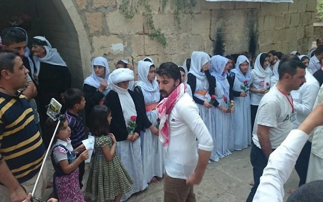Les Yézidis à Lalish, un lieu saint (Crédit : Facebook)