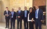 La délégation de députés israéliens de la Liste arabe unie à Amman, en Jordanie, le 20 septembre 2015. De droite à gauche: Oussama Silwadi, Aida Touma-Silman, Dr Jamal Zahalka, Ahmed Tibi, Taleb Abu Arar (Autorisation: Liste arabe unie)