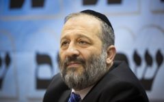 Aryeh Deri, ministre de l'Intérieur. (Crédit : Yonatan Sindel/Flash90)