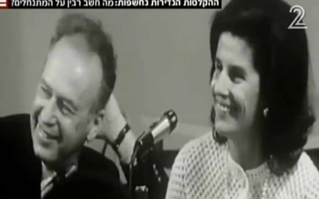 Yitzhak Rabin et Léa dans le film "Rabin: De ses propres mots" (Crédit : Capture d'écran / Deuxième chaîne)